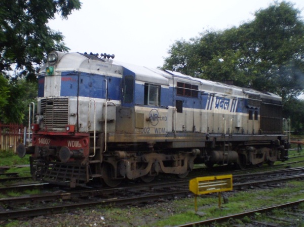 LKO Baldie WDM-3A # 14002 at Dehradun. (815 x 609)