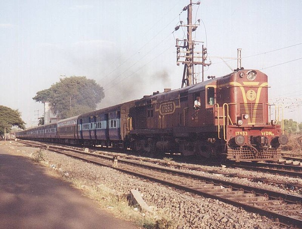 wdm2_17553_kzj_daund_pune_psgr_pune_Apr03.jpg