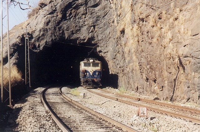 banker_tunnel22_17apr04.jpg