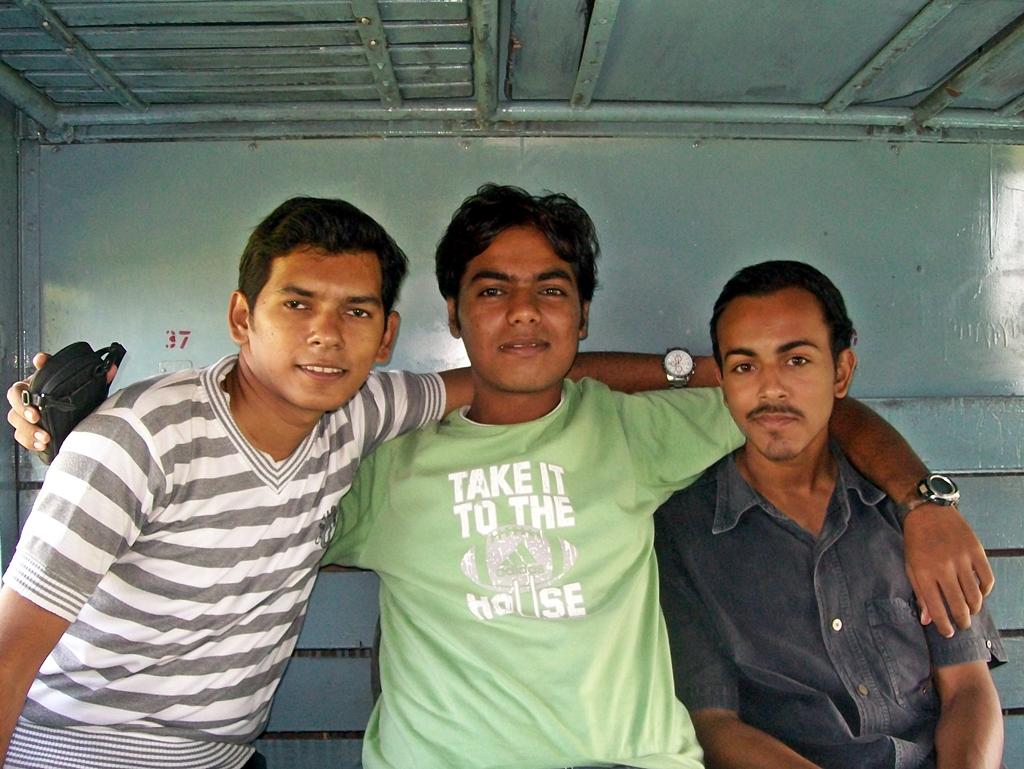 BZ R 100_1467 - RAILFANS - FROM L TO R - BHAVEEN PATEL(BRC), UJJAWAL KASHYAP(BPL), RUCHIR SHARMA(INDB)