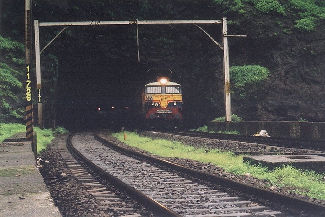 2127_tunnel22_25july04_001.jpg