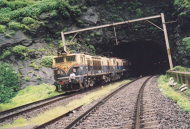 bankers_tunnel22_25july04.jpg