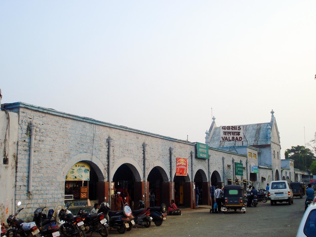 R DSC01932 - VALSAD STATION BUILDING