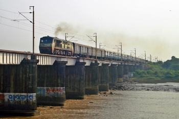 R DSC01869 - 2217 KCVL-CDG KERALA SAMPARK KRANTI EXP - GOC WDP 3A #15524 - AURANGA BRIDGE