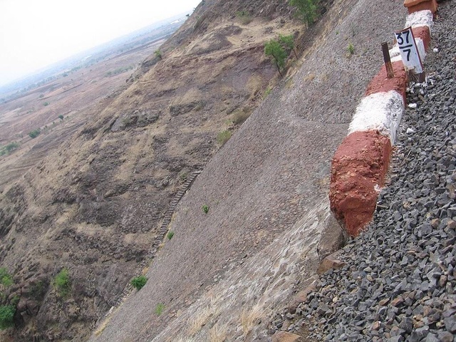 valleyside_SHIV_ALE_11june2005.jpg