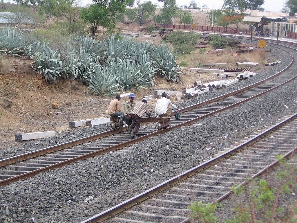 platform1_ALE_11june2005.jpg