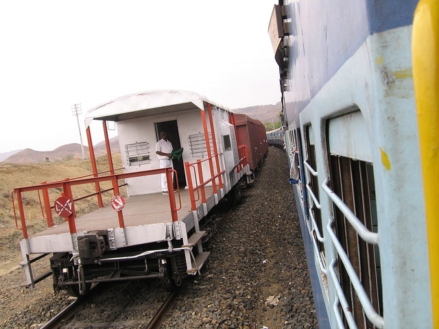 longcaboose_SHIV_11june2005.jpg