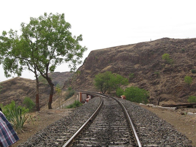 scene2_SHIV_ALE_11june2005.jpg