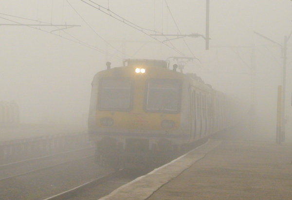 Romancing in the Chilled Morning with Broad Gauge and Narrow Gauge at Neral on Christmas Day!!!