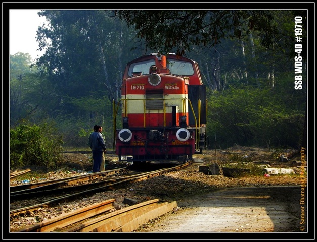 Shakurbasti (SSB) WDS-4D #19710 waiting on the sidelines at Shakurbasti Shed (SSB) as for some reason the point has got stuck ju