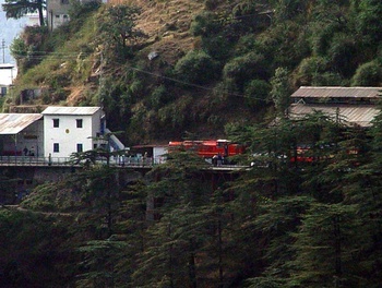 long_shot_of_the_simla_trip_shed_ksr_vikas_9nov03.jpg