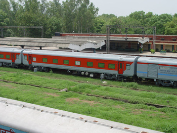 lhb_at_del_safdarjang_4_vikas_chander_13_jul_2003.jpg