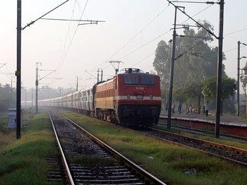 tamil_nadu_express_pragati_maidan_delhi_vikas_2nov03.jpg