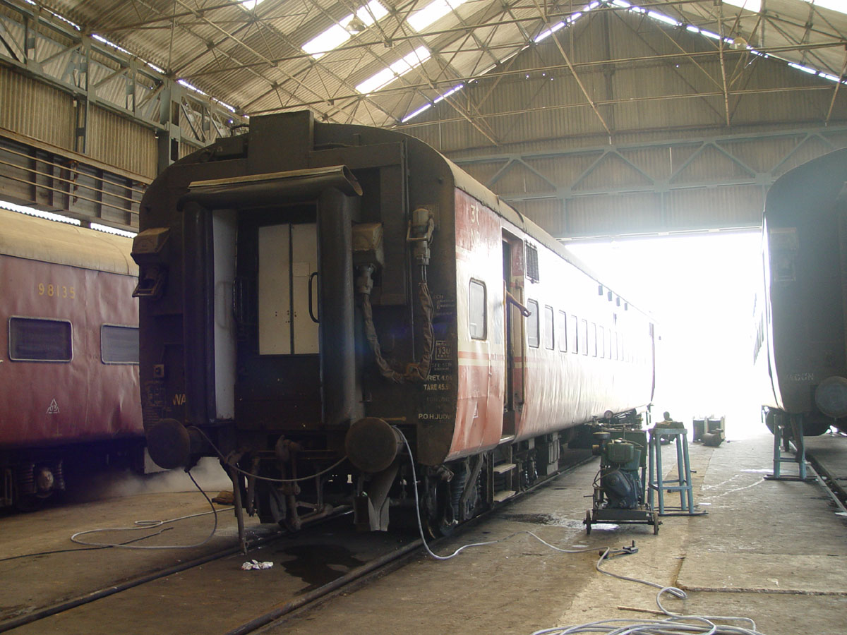 bogie_changed_nzm_coach_yard_delhi_vikas_2nov03.jpg