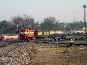 shatabdi_pulling_out_of_rewari.jpg