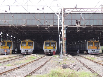 Rakes in Mahalaxmi EMU shed from North end