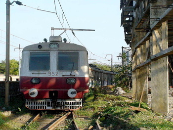 9xx emu# 952 waiting in the siding of the Kandivali Emu Car Shed since months. Due to non - availability of spare parts, its bee