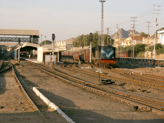 YDM_4_6550_doing_shunting_jobs_photo_by_vicky.jpg