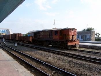 the_loco_of_the_petrol_train_is_YDM_4_6709_photo_by_vicky.jpg