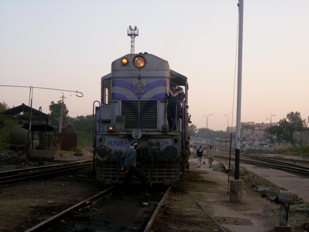 WDM2A_18708R_in_a_purple_livery.jpg