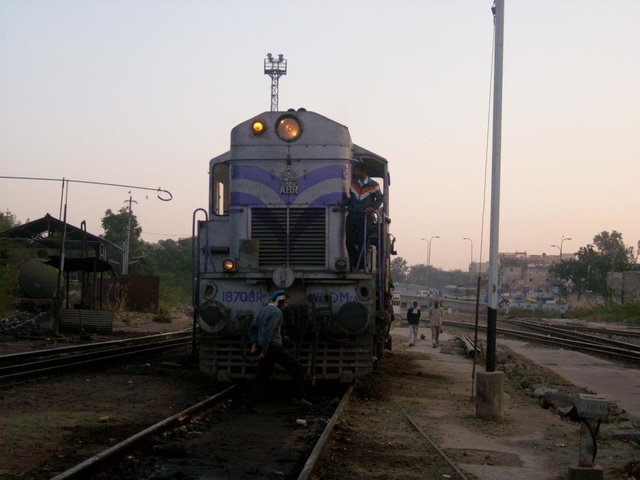 WDM2A_18708R_in_a_purple_livery.jpg