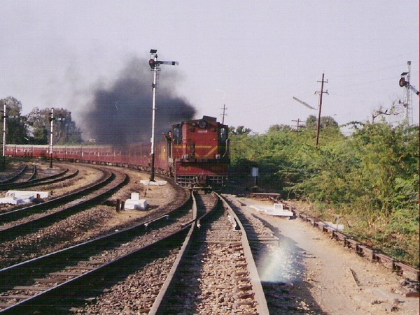 Meenakshi_exp_departing_nasirabad.jpg