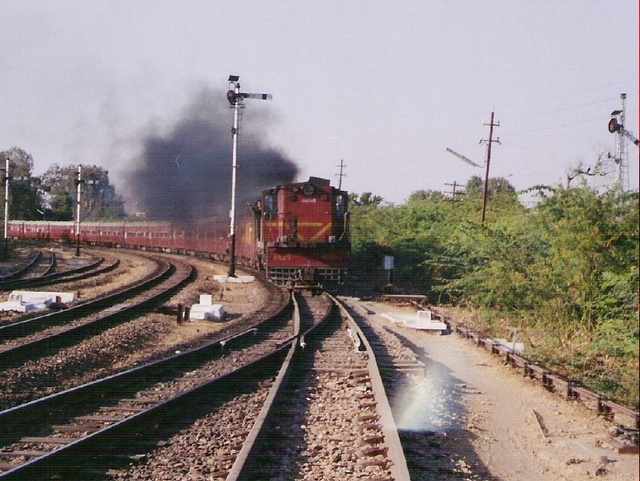 Meenakshi_exp_departing_nasirabad.jpg