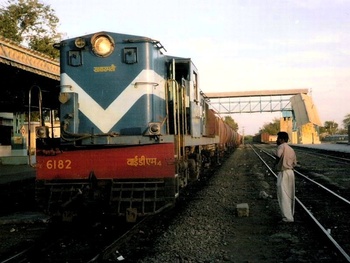 4YDM_4_6182_with_a_water_train_the_goods_rake_has_been_moved.jpg