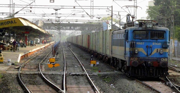 Microprocessor controlled "CNB" WAG-7 #27441 on halt. The courtesy of this pic goes to my railfan Frnd Mr. Suraj Gangb