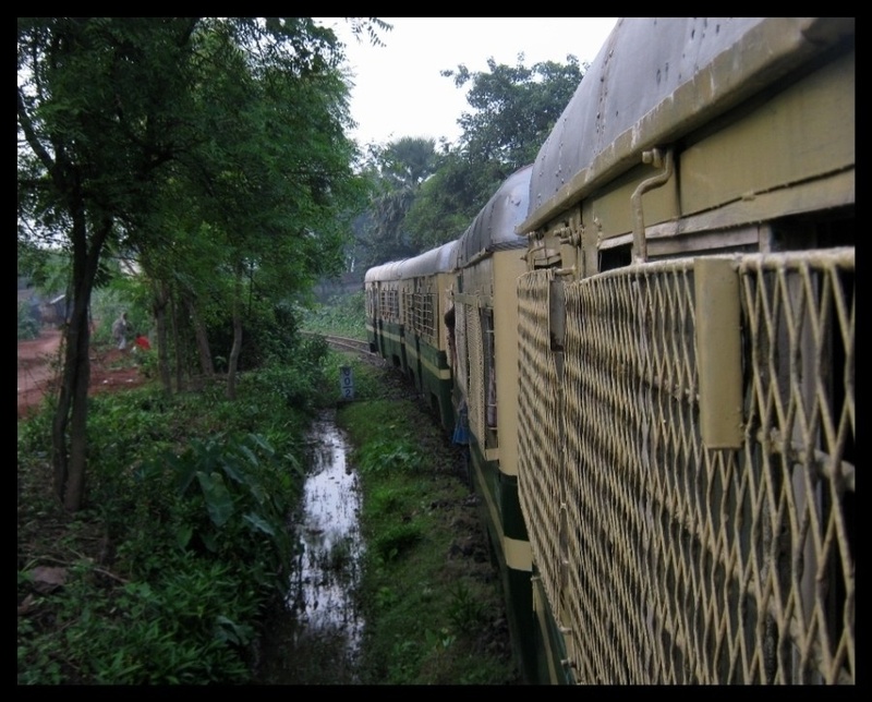 Railbus negotiating a curve