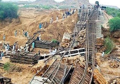 Flood damage to Karachi-Kotri line in 2006