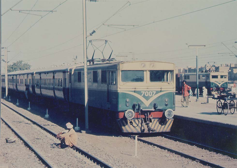 Peshawar - Quetta 'Quetta Express' hauled by 25 kV class BCU-30 loco, 1988.