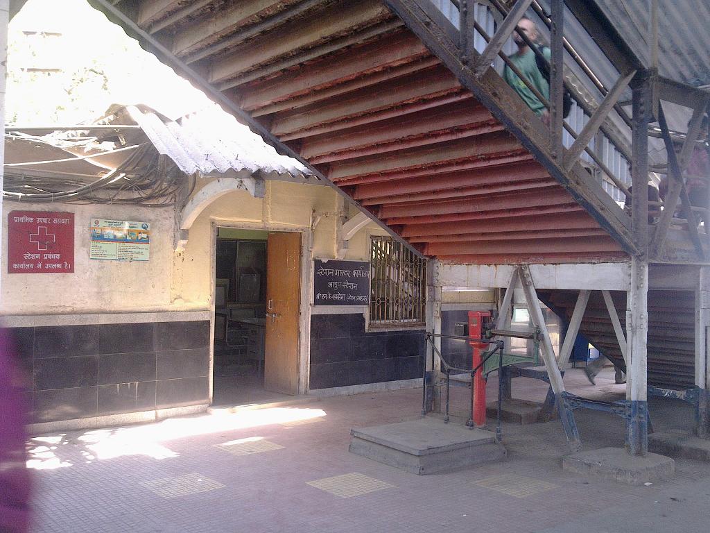 Bhandup station today (2011)