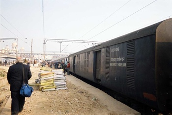 Sealdah_Exp.jpg