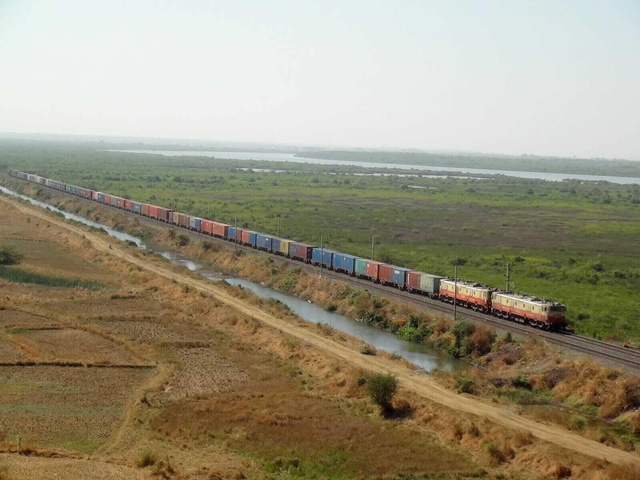 After walking 1.5kms from Vaitarna, managed to capture from the hillock, entire colourful concor rake with twin TKD WAM-4/6P# 21