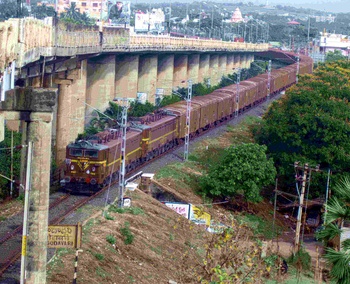 NKJ WAG-5HA #23948 and another NKJ WAG-5HA enter the Rail Cum Road Bridge at Rajahmundry (Vinay Datta)