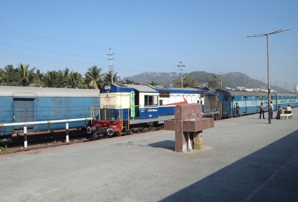NGC WDM-3A #16087 rests at KYQ coaching depot (Santulan Mahanta)