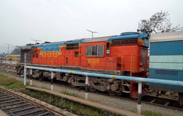 New Year gift for NFR railfans. GY WDM-3A #16499 bringing new year gift parcels to northeast region and some excitements to rail