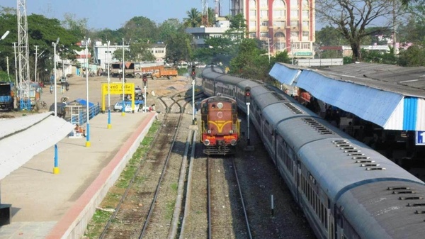 NGC WDS-6R #36136 awaits while ET WDM-3D #11276 departs with 18 coacher 12068 JTTN-GHY Janshatabdi at JTTN. This train gets 20 c
