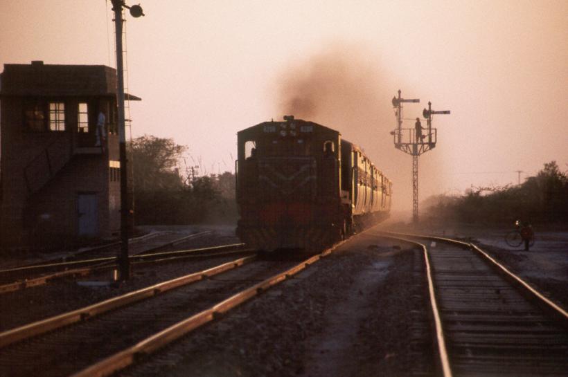 Overtake at the station Pakka Anna