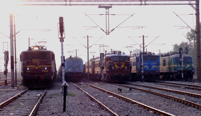 Almost complete Portfolio of current WAG locos ;-)
JHS WAG5 #23416, CNB WAG7 #27512 aka PRAYAS, BRC WAG5HA duo #23737 and #2378