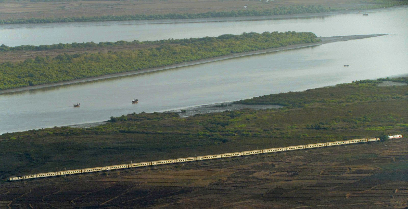 Bird view of 12009 ADi Shatabdi hauled by BRC WAP-5 entering high speed zone