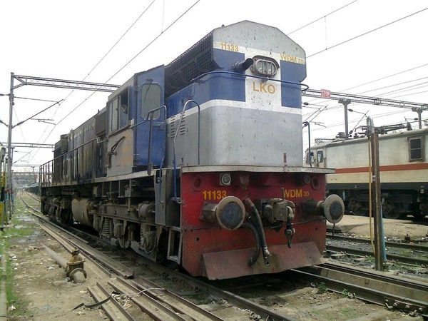 WDM3D #11133 of Lucknow (LKO)has a flat head like WDG3A #13236. This was perhaps the first WDM3D to be experimented with GM-DBR.