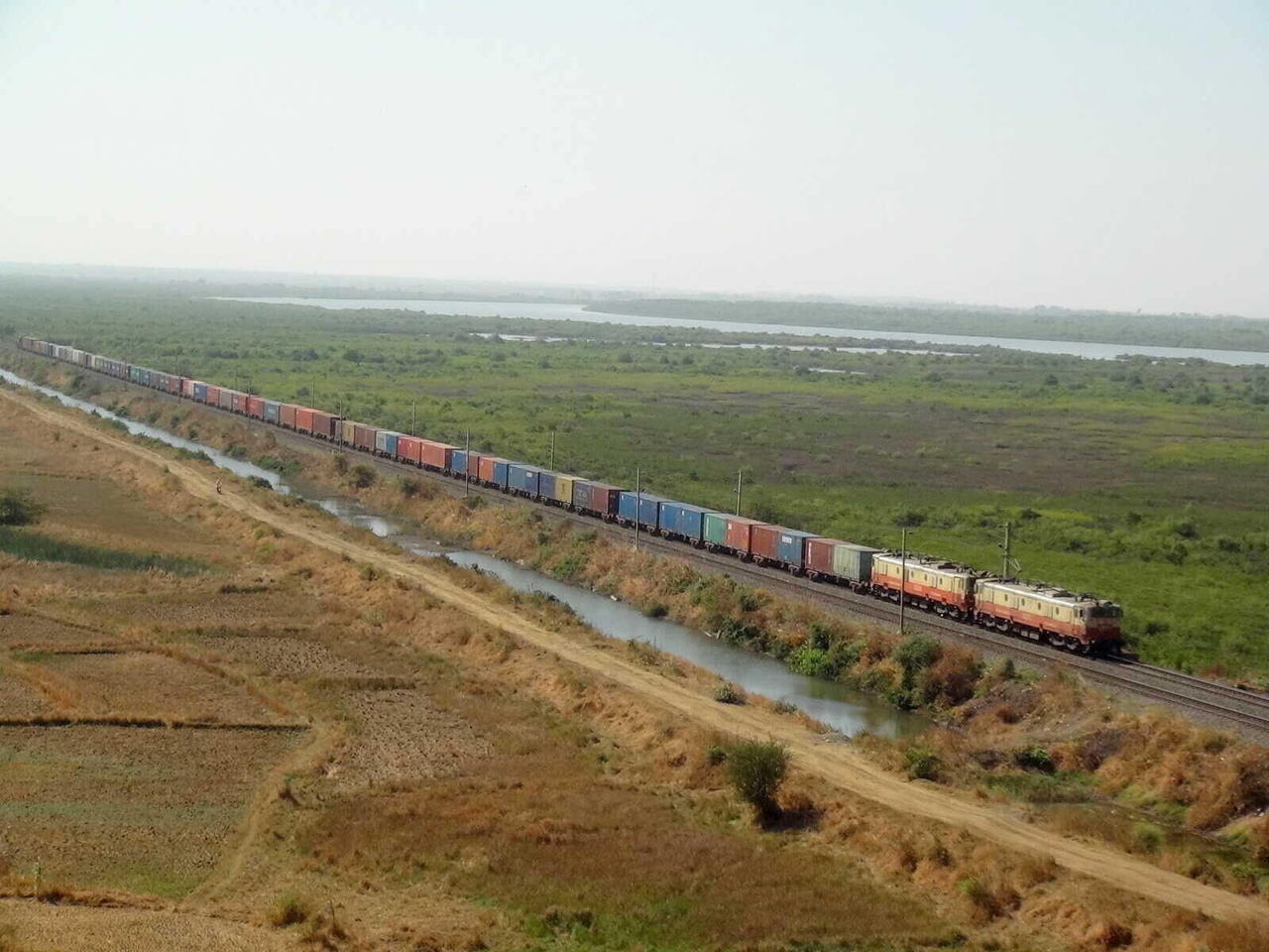 After walking 1.5kms from Vaitarna, managed to capture from the hillock, entire colourful concor rake with twin TKD WAM-4/6P# 21