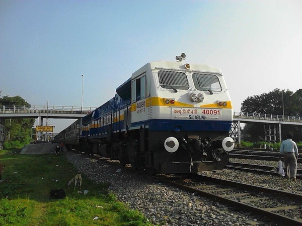SGUJ WDP-4D #40091 with sguj-kir intercity exp (Gouravmoy Banerje)