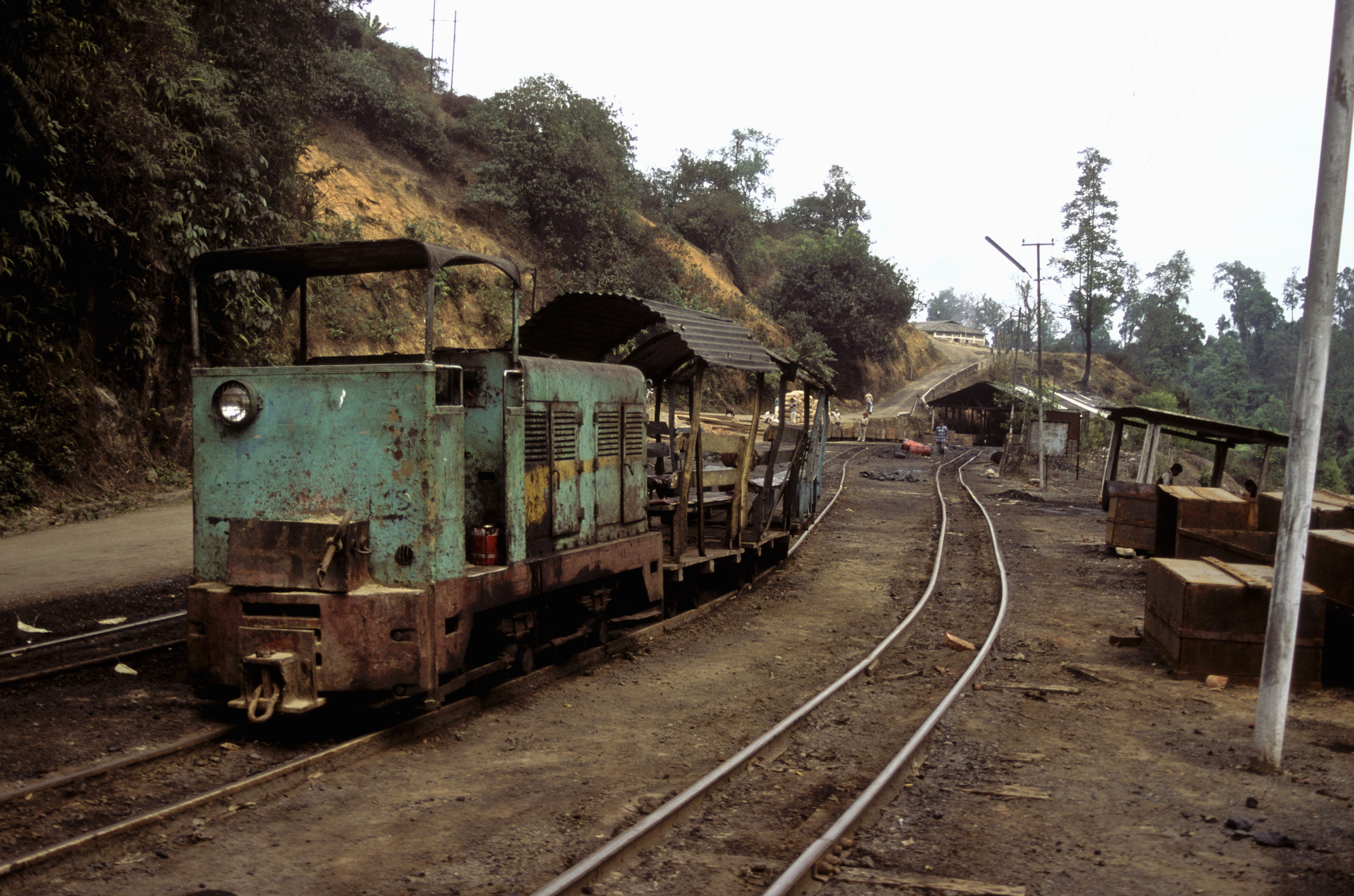 DL70-610 at Tipong 