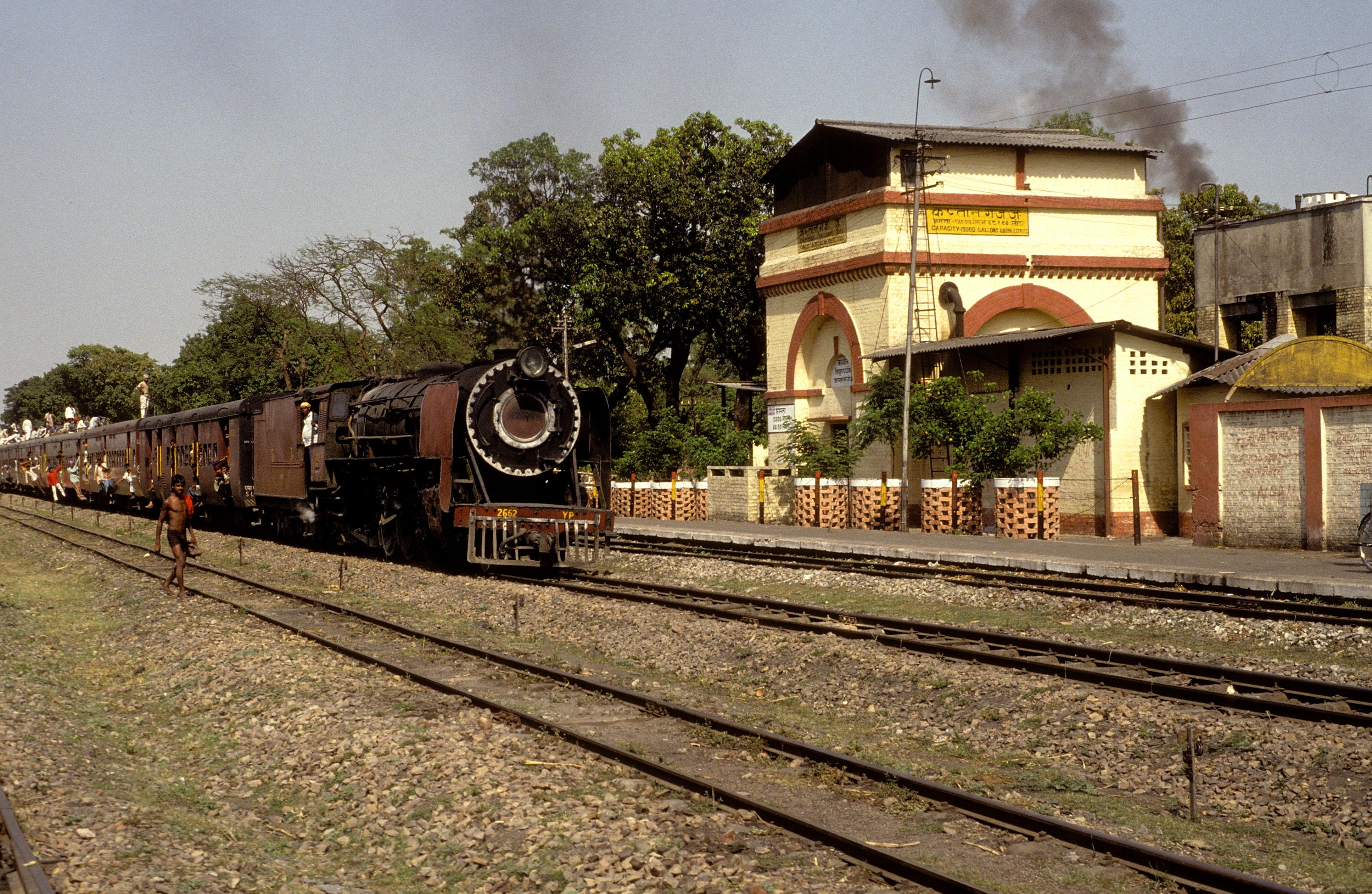 YP 2662 at Kaptanganj