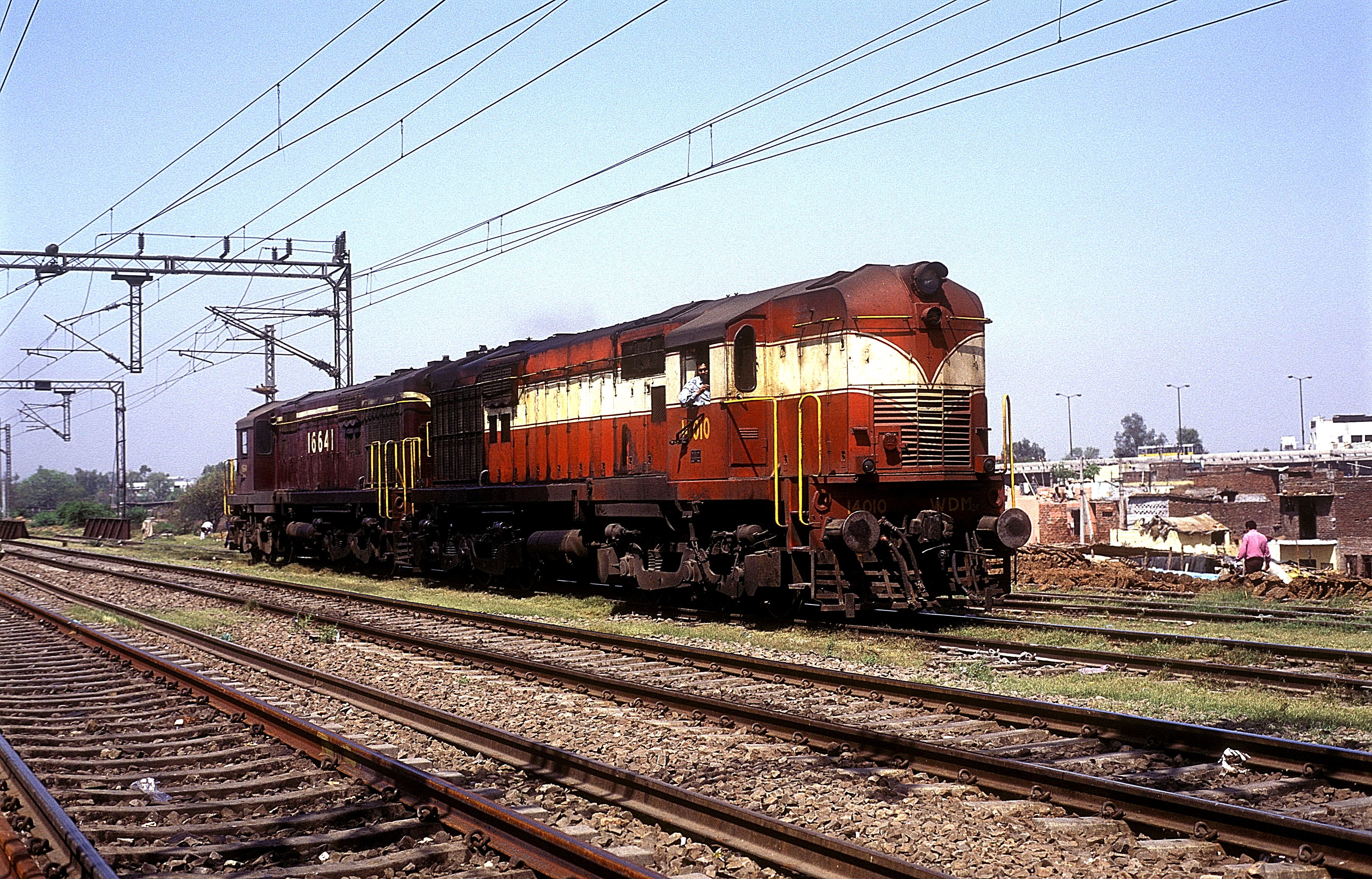 WDM-2C 14010 + WDM-2 16641  at  Delhi-Shahdara 