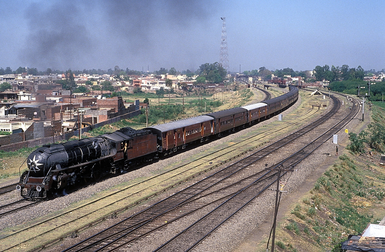 WP 7011 at Saharanpur