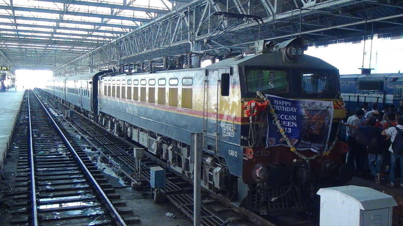 12124 Pune Mumbai Cst Deccan Queen arrives at Mumbai Cst slightly late. Happy Birthday and Long Live Deccan Queen. (Arzan Kotval